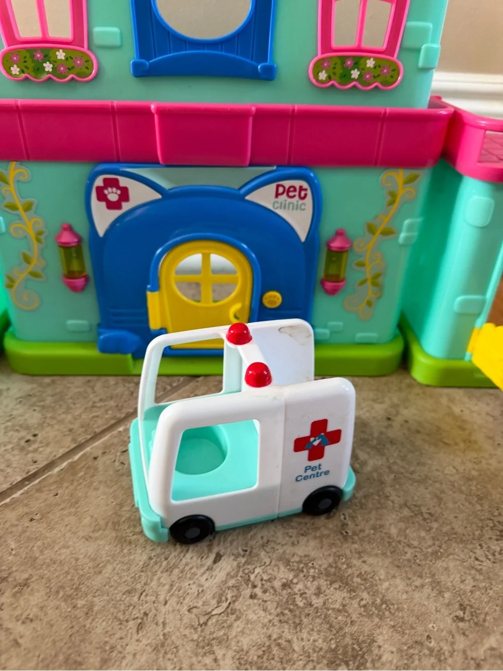 Member’s Mark Children's Pet Clinic Care Playset with Pink Vet Clinic Kids